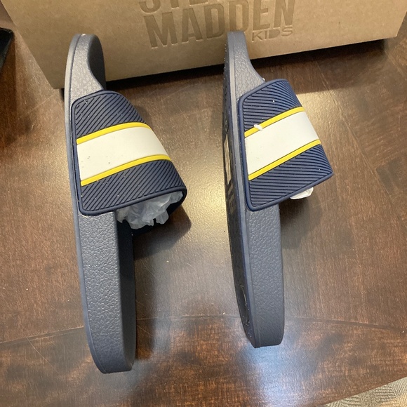 Steve Madden Kids size 3 Navy slides NWT - Picture 3 of 6